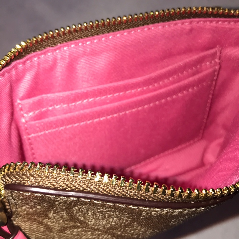NWT! Signature Coach wristlet π Khaki/Pink Ruby - Picture 5 of 7